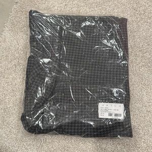 NWT Hatch maternity houndstooth leggings. Size XL. Unopened.